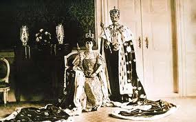 King Haakon VII and Queen Maud in 1906. Just kicking back on a lazy Sunday morning.. 